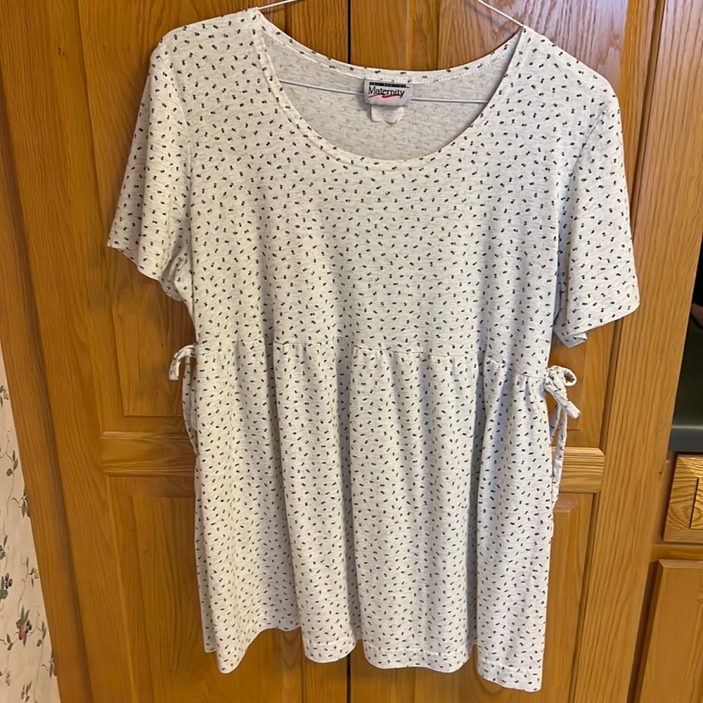 New Addition maternity top. Size large.